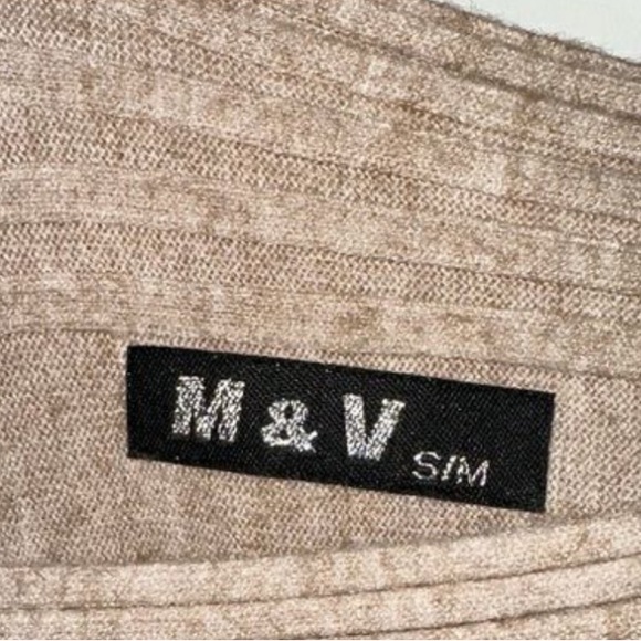 M&V Women’s Heart Sweater - Picture 3 of 3